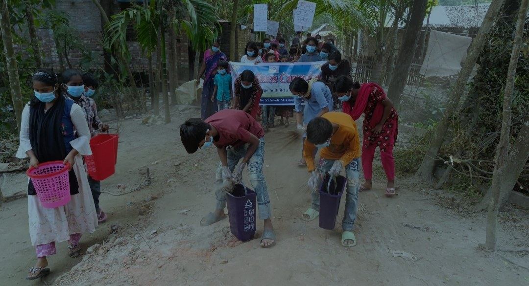 Families and volunteers gathered in Gonali
